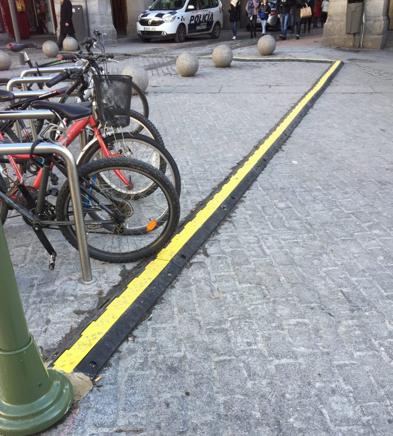 Cable Cover, Flip Top, End, 3 Cable (58*52)